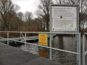 Bord op de steiger